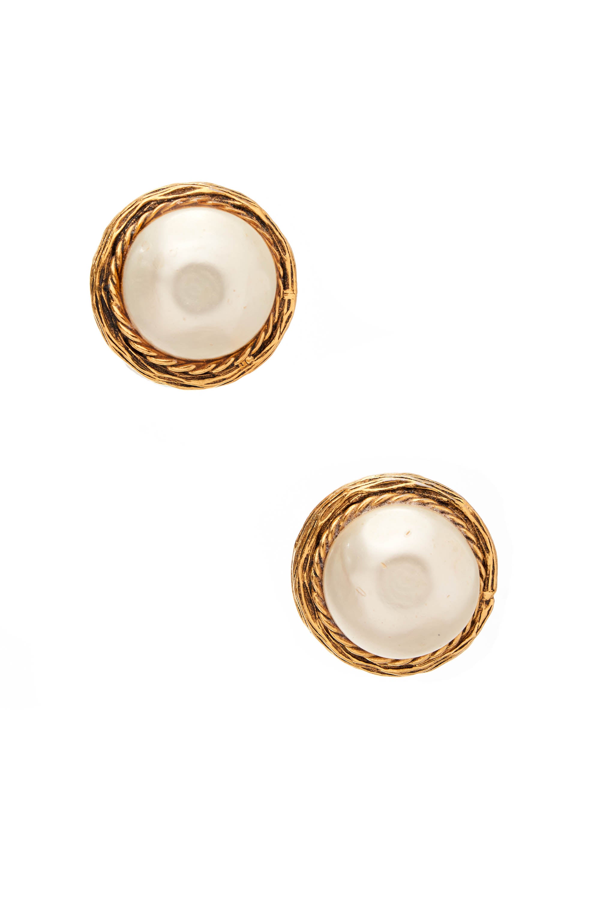 【Chanel】シャネル★earrings★ハーフサークルパール★ゴールド Chanel 24K Gold Plated Pearl Clip Earrings - Foxy Couture Carmel