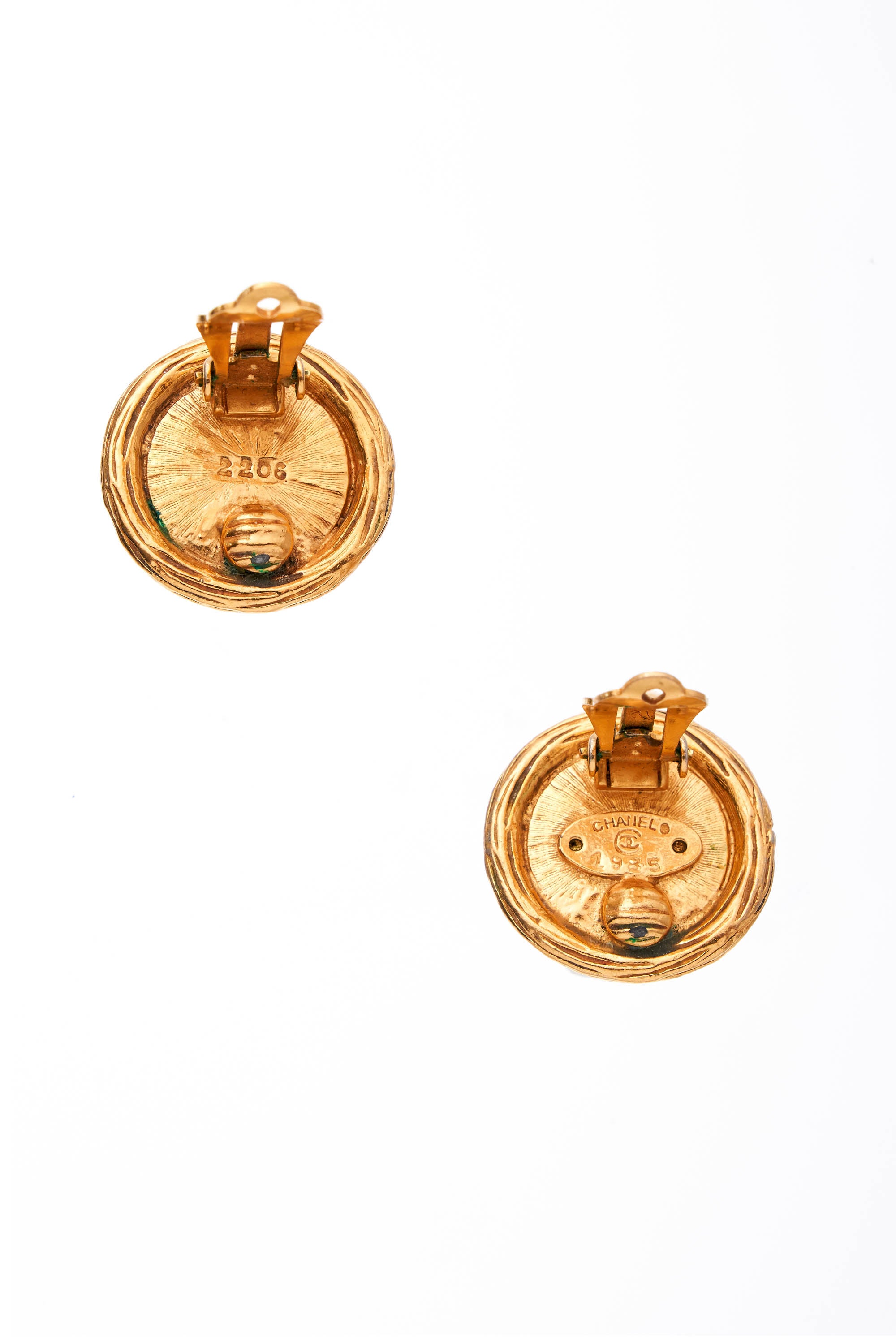 Chanel 24K Gold Plated Pearl Clip Earrings - Foxy Couture Carmel display picture 2