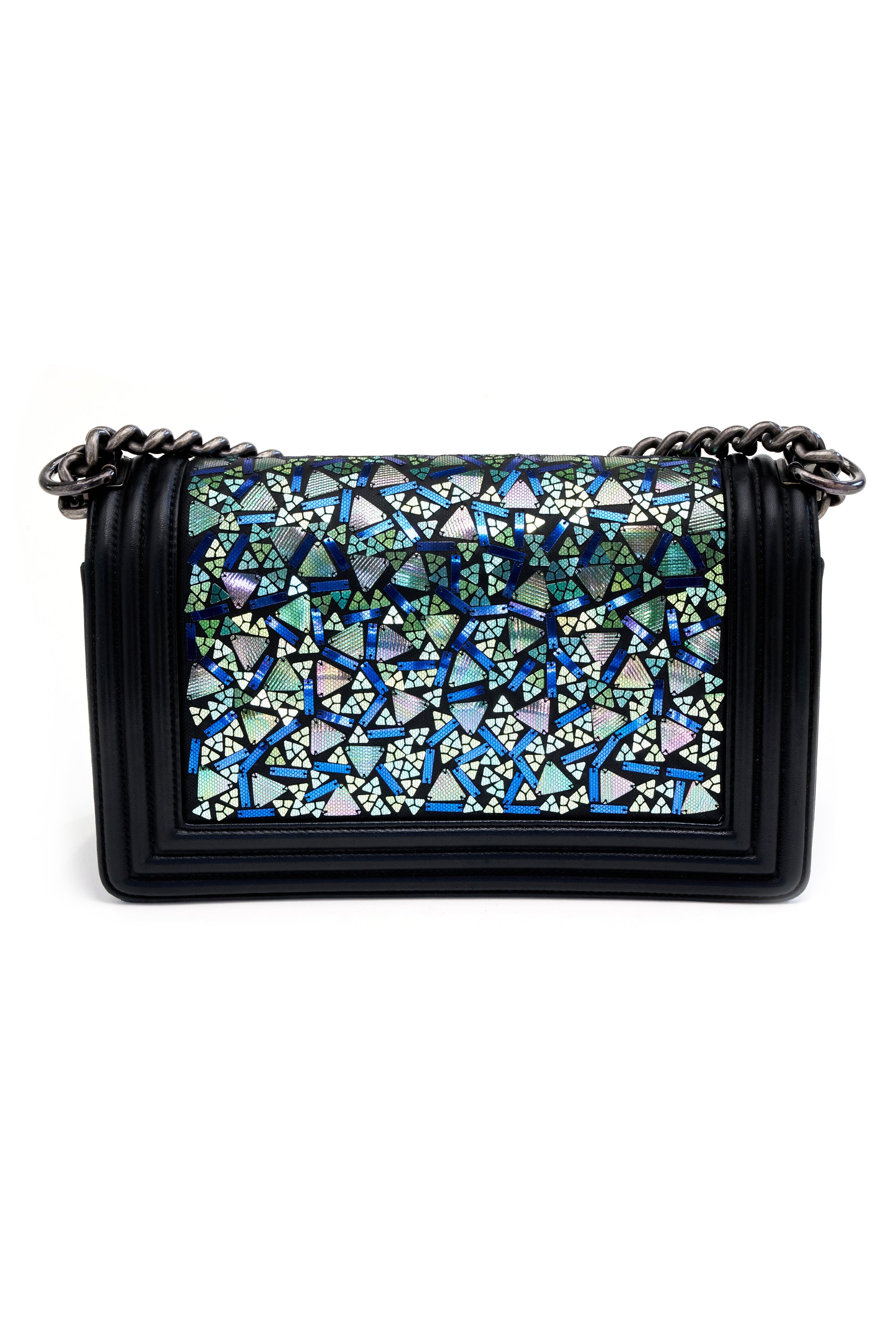 Chanel medium boy bag dimensions hotsell
