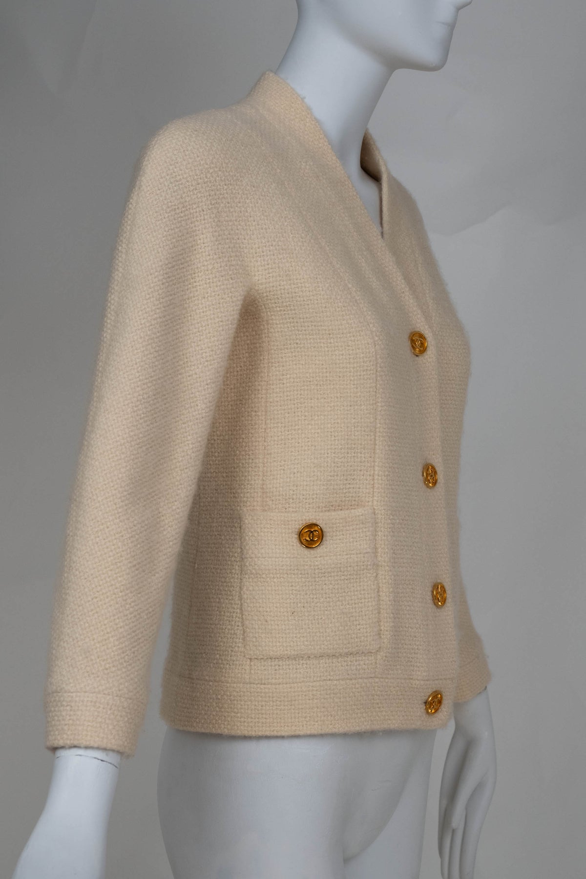 Chanel Boutique Vintage Cream Tweed Jacket With Gold Buttons Size 34
