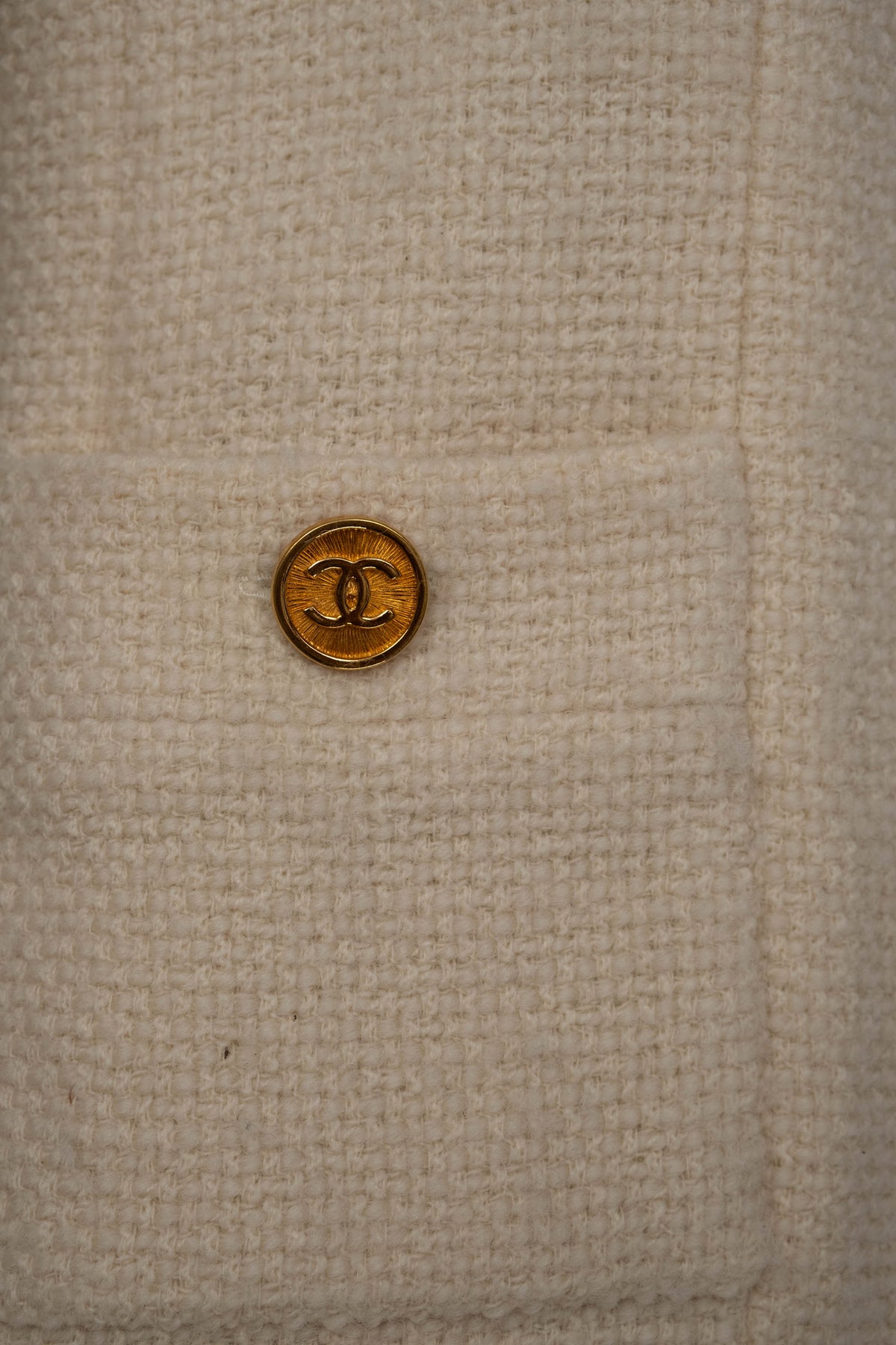 Chanel Boutique Vintage Cream Tweed Jacket With Gold Buttons Size 34