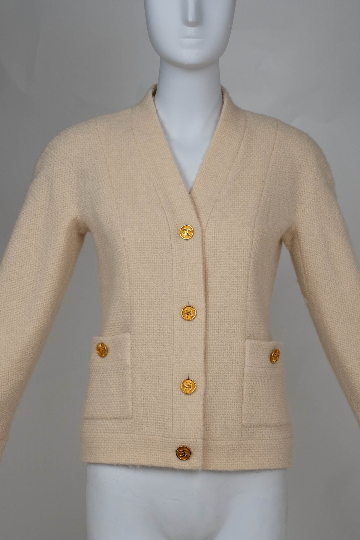 Chanel Boutique Vintage Cream Tweed Jacket With Gold Buttons Size 34
