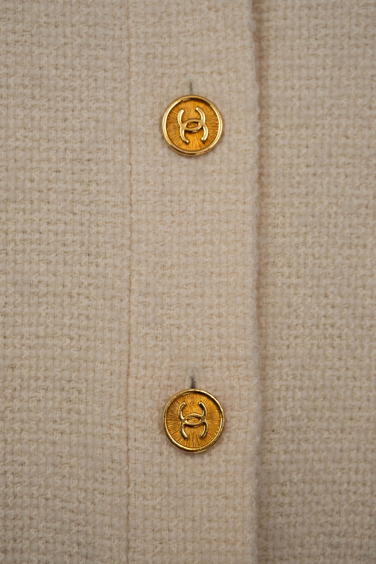 Chanel Boutique Vintage Cream Tweed Jacket With Gold Buttons Size 34