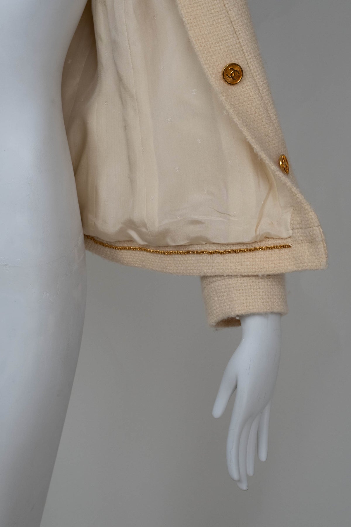 Chanel Boutique Vintage Cream Tweed Jacket With Gold Buttons Size 34