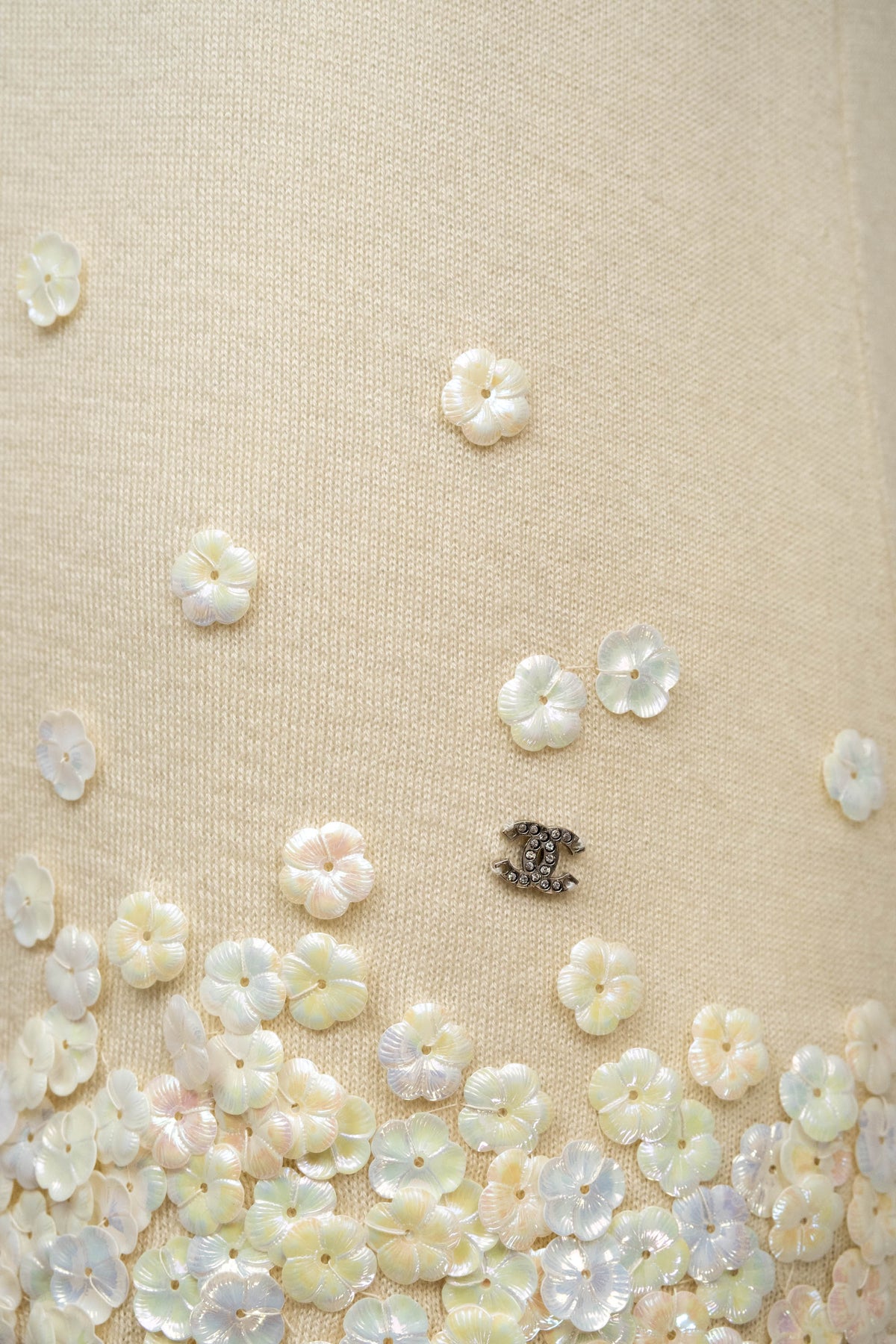 Chanel Ivory Sweater With white Flower Sequins Size S/M
