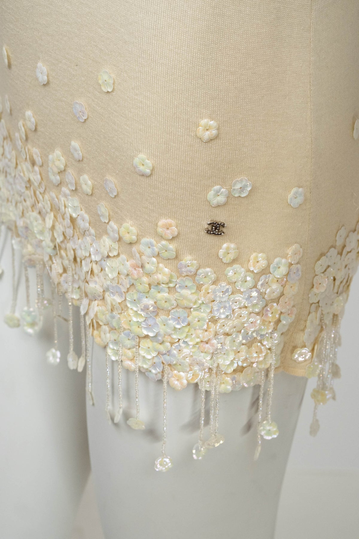 Chanel Ivory Sweater With white Flower Sequins Size S/M