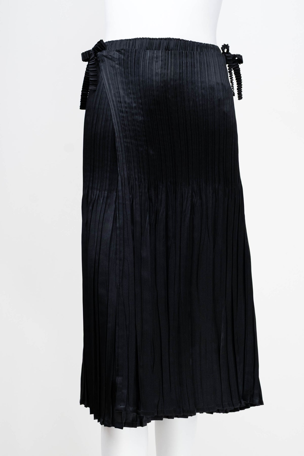 Issey Miyake Size 2 Black Hatching Pleats Knee Length Skirt 2024