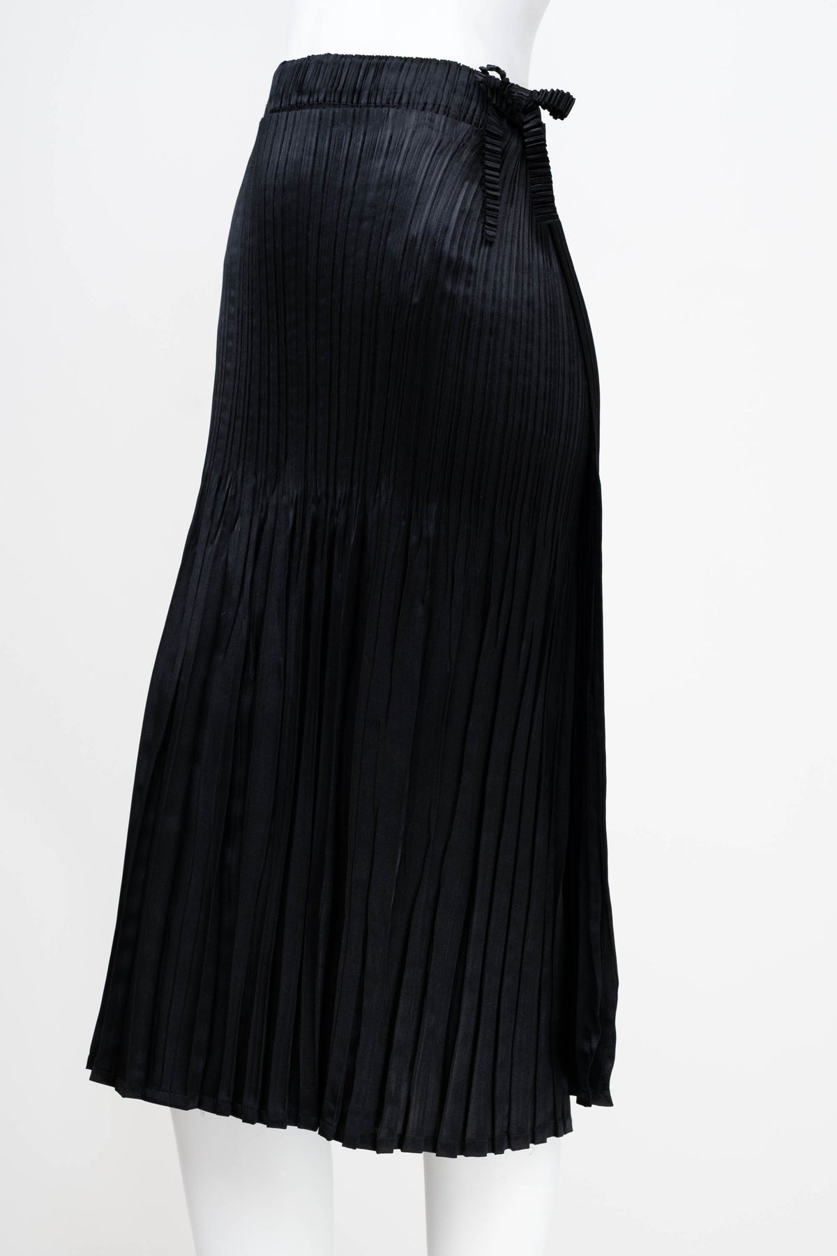 Issey Miyake Size 2 Black Hatching Pleats Knee Length Skirt 2024