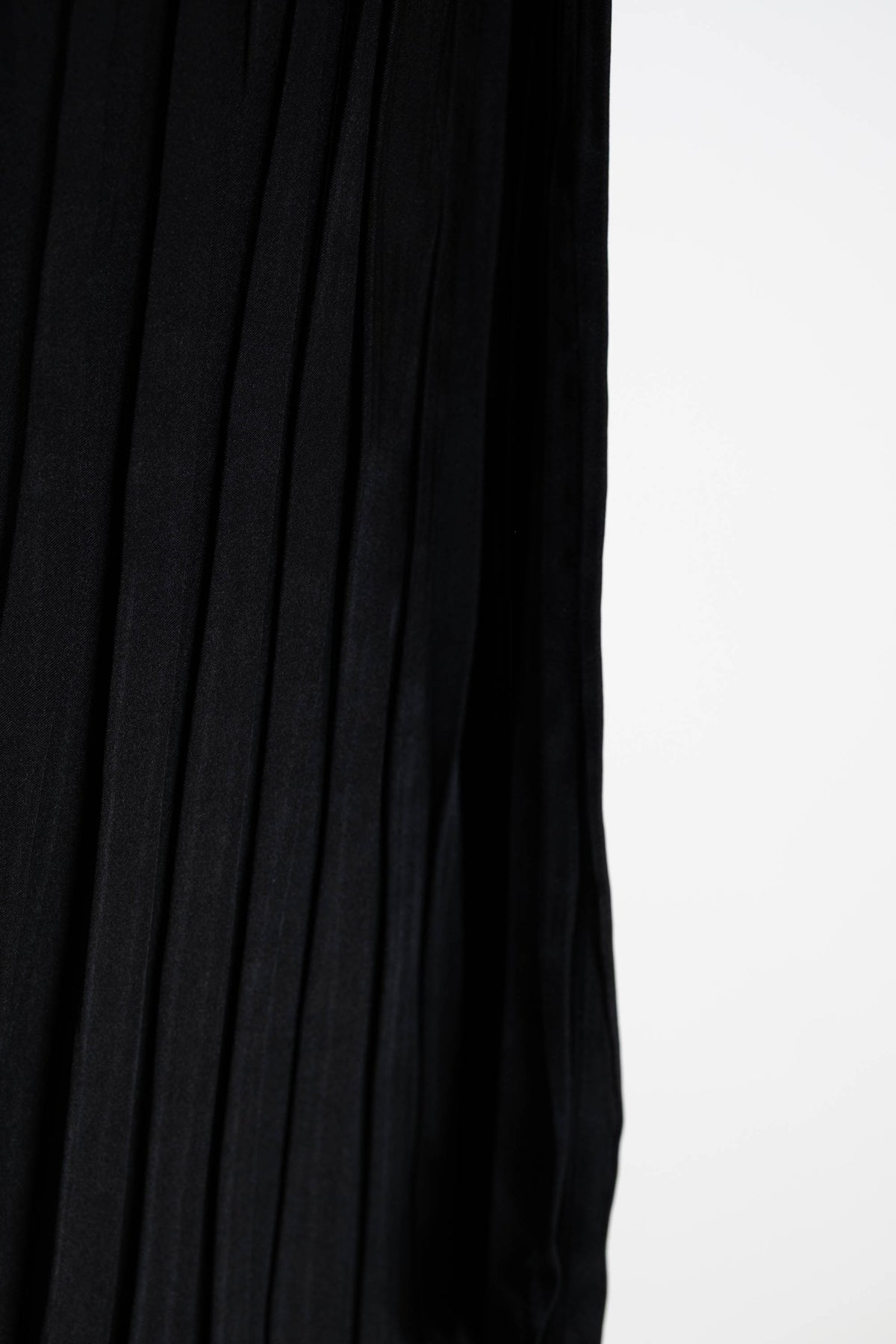 Issey Miyake Size 2 Black Hatching Pleats Knee Length Skirt 2024