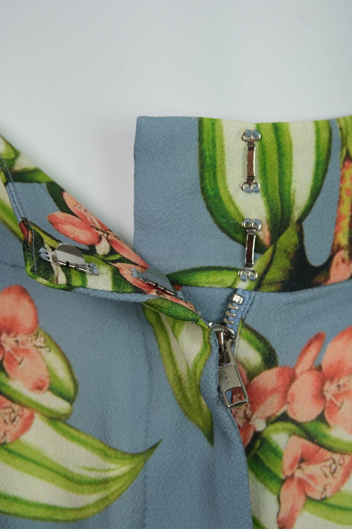 PatBo Grey and Leaf Print Crepe Wrap Top With Shorts Two Piece Set Size 6