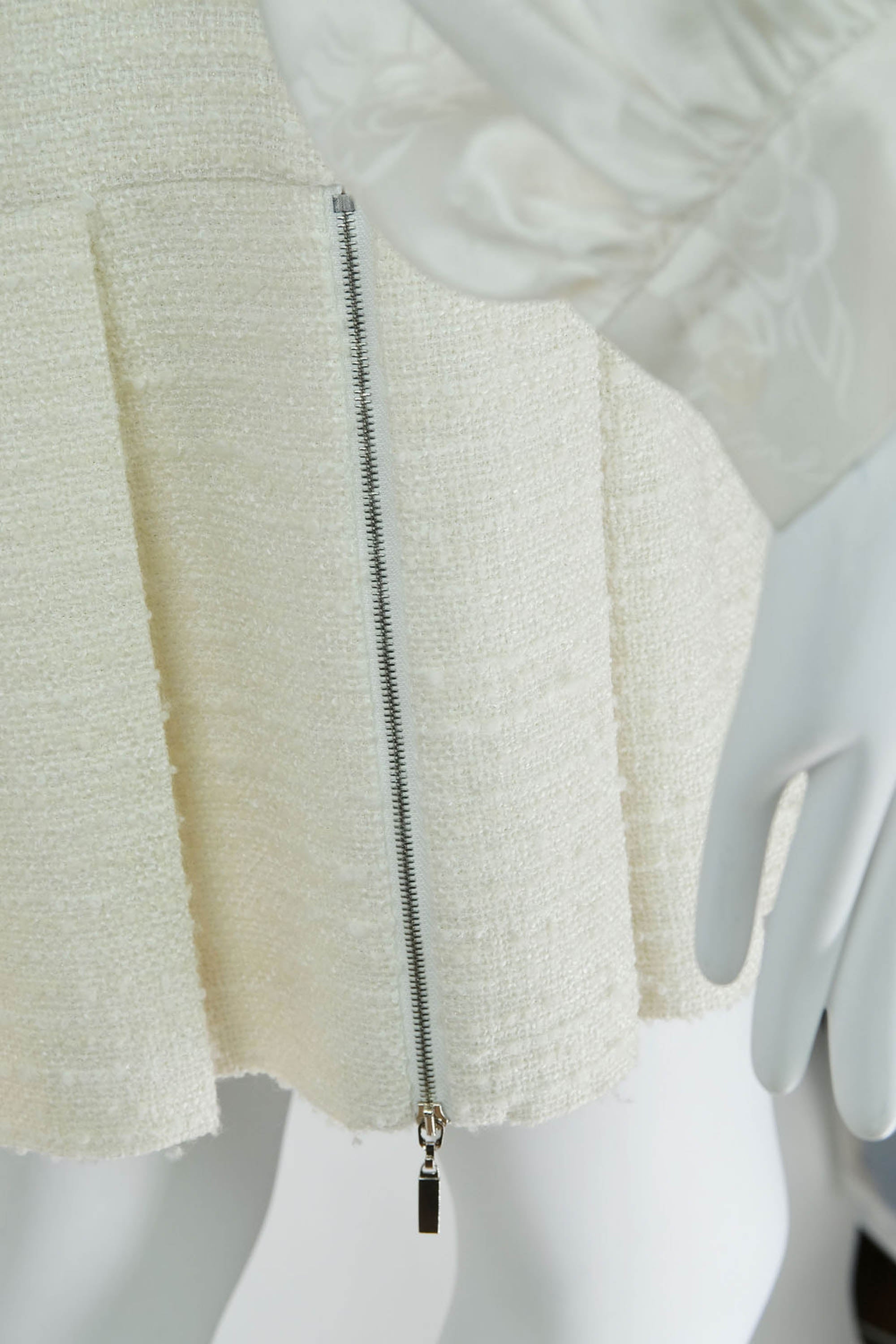 Chanel Vintage White/Cream Tweed Pleated Skirt Dress AW2015 Size 38 Chanel Vintage White/Cream Tweed Pleated Skirt Dress AW2015 Size 38