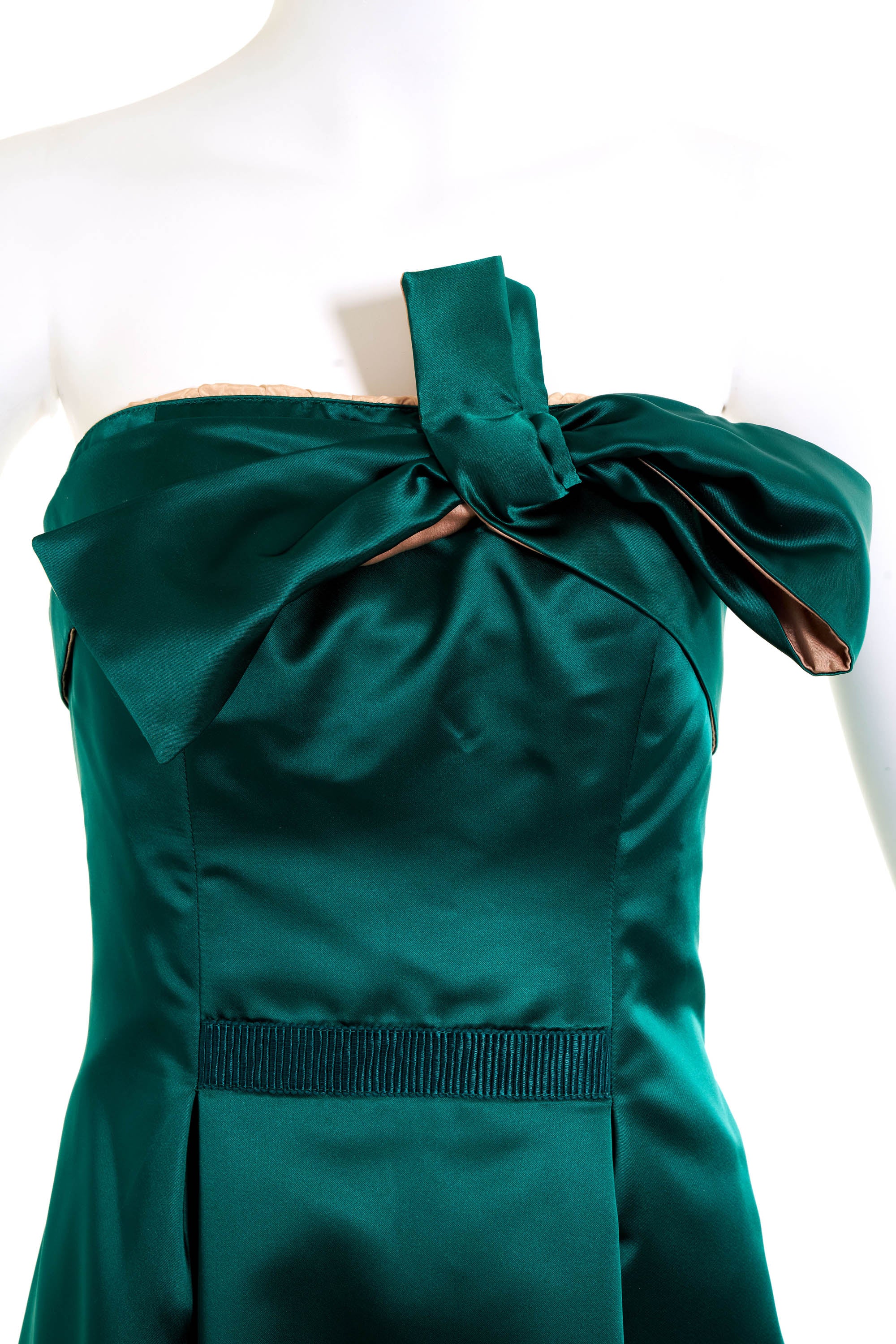 Valentino Vintage Emerald Green Strapless Cocktail Dress Size 42/6 - Foxy Couture Carmel Valentino Vintage Emerald Green Strapless Cocktail Dress Size 42/6 - Foxy Couture Carmel