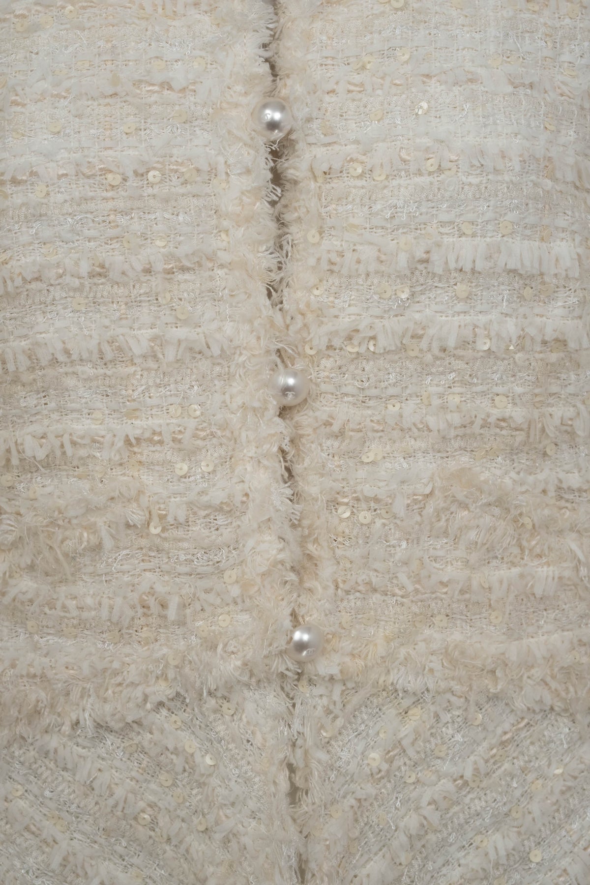 Chanel White Boucle Fantasy Tweed with Pearl Buttons Jacket Size 44/8 2005