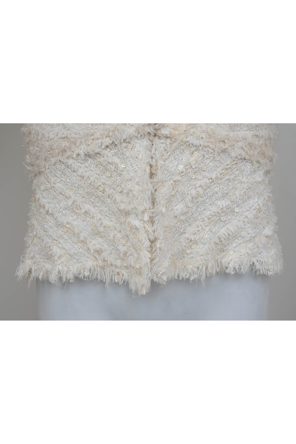 Chanel White Boucle Fantasy Tweed with Pearl Buttons Jacket Size 44/8 2005