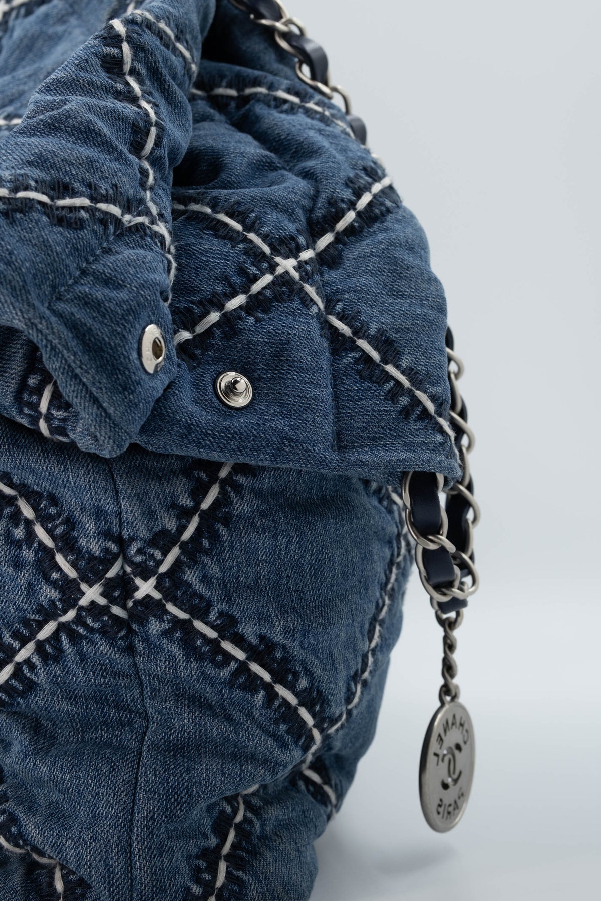 Chanel Denim 22 Hobo Bag With Contrast Stitching 24P