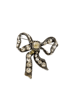 GUCCI リボンブローチ クリスタル付き gucci-crystal-bow-brooch-