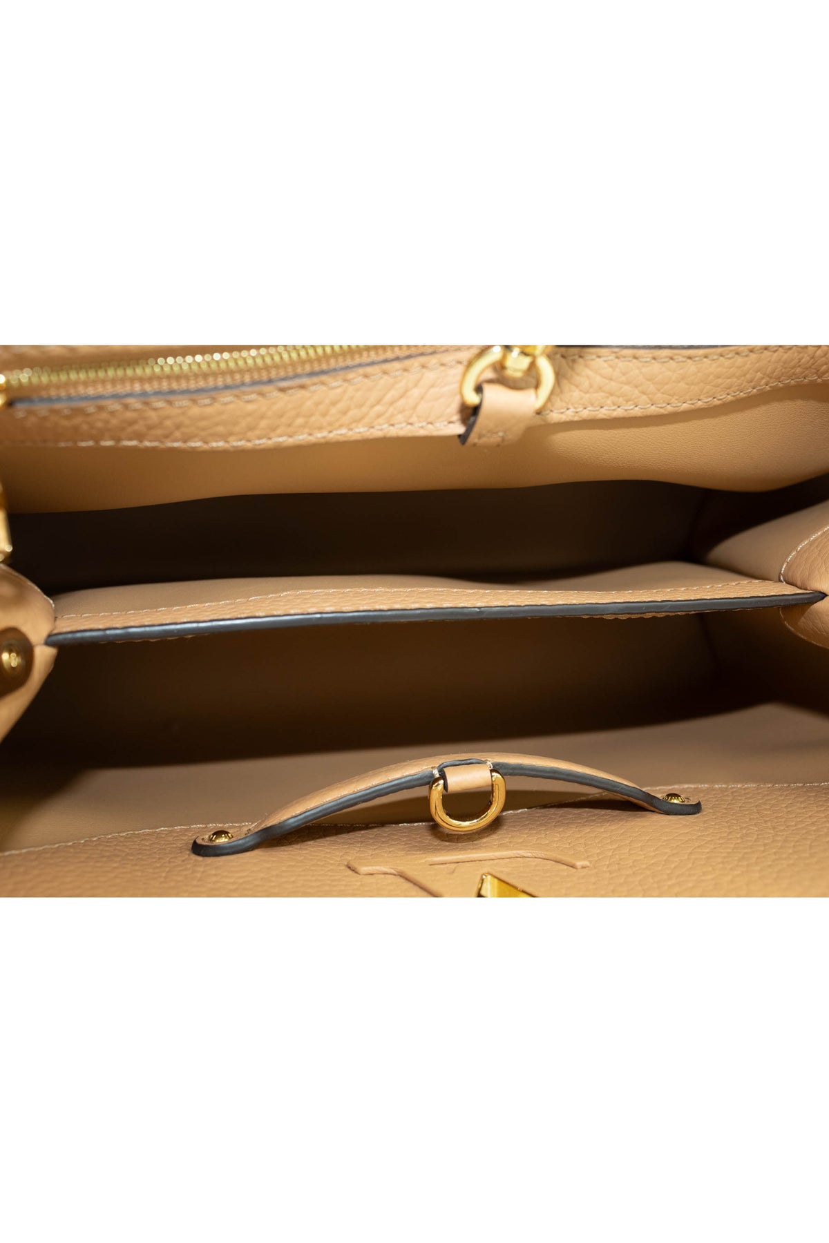 Louis Vuitton Beige Leather Capucines Top Handle Purse Size MM