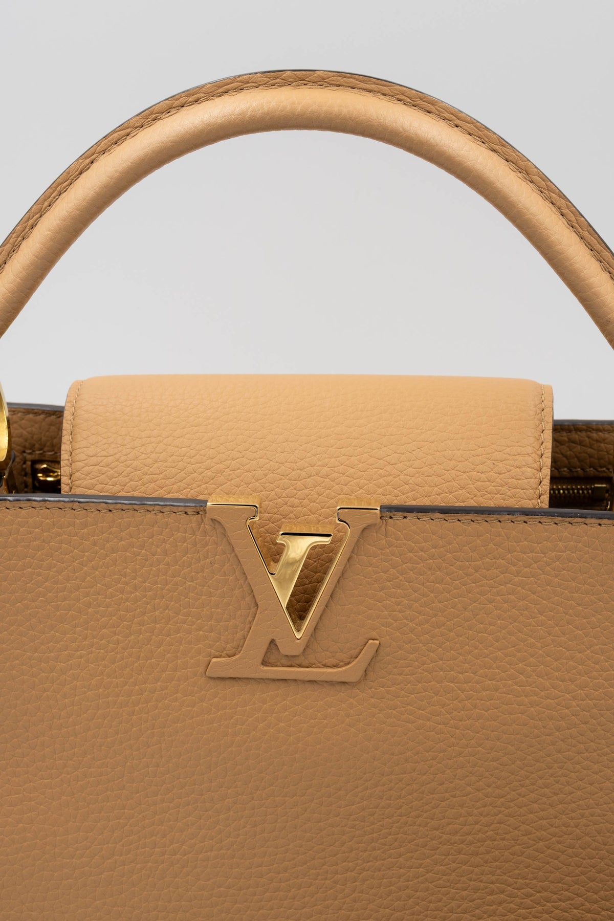 Louis Vuitton Beige Leather Capucines Top Handle Purse Size MM