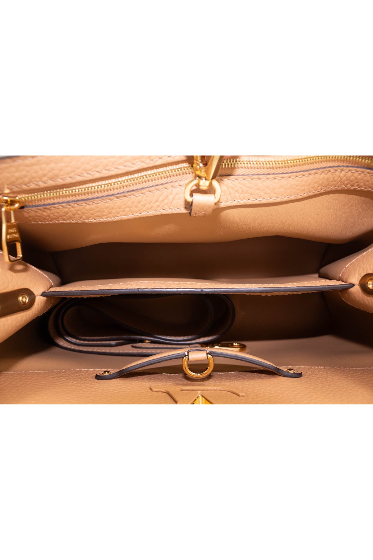 Louis Vuitton Beige Leather Capucines Top Handle Purse Size MM